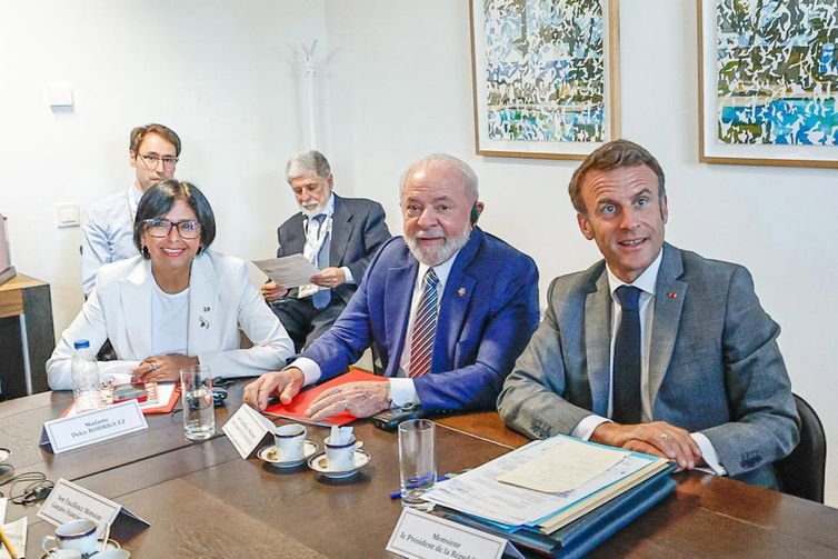 Bruxelas, Bélgica, 17.07.2023 - Reunião com o Presidente da República Francesa, Emmanuel Macron, o Presidente da Nação Argentina, Alberto Fernández, o Presidente da República da Colômbia, Gustavo Petro, e a Vice-Presidente da República Bolivariana da Venezuela, Delcy Rodríguez, na III Cúpula CELAC-UE.  Foto: Ricardo Stuckert/PR